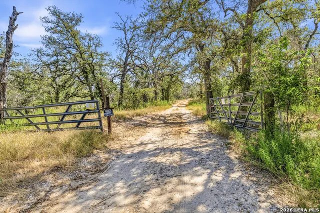 1581 County Road 321 La Vernia, TX 78121