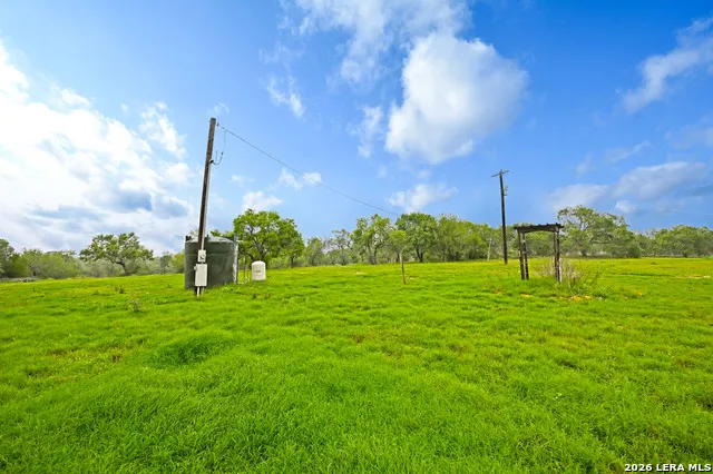 1335 GABLE RD St Hedwig, TX 78152