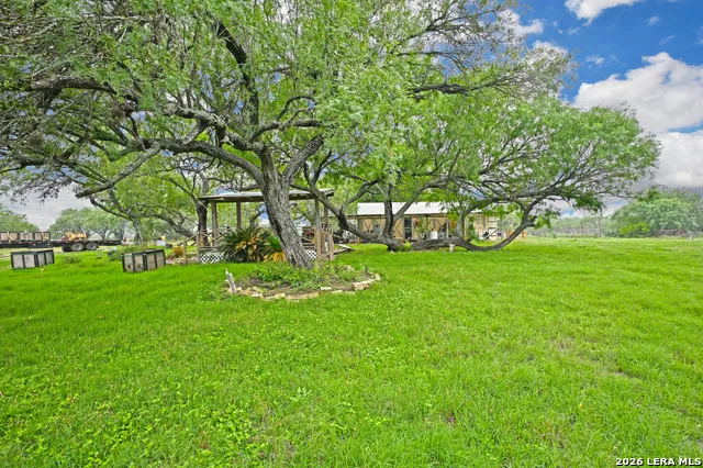 1335 GABLE RD St Hedwig, TX 78152