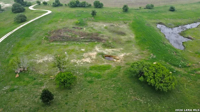 1335 GABLE RD St Hedwig, TX 78152