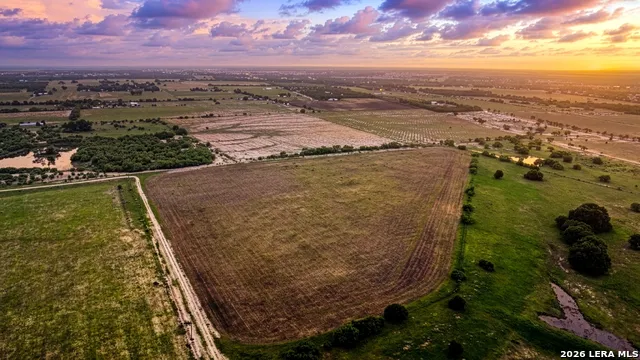 1335 GABLE RD St Hedwig, TX 78152