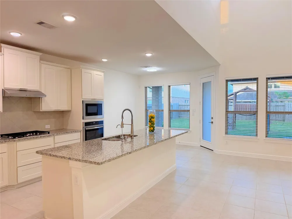 8611 Oakdale Bluff Court Richmond, TX 77407