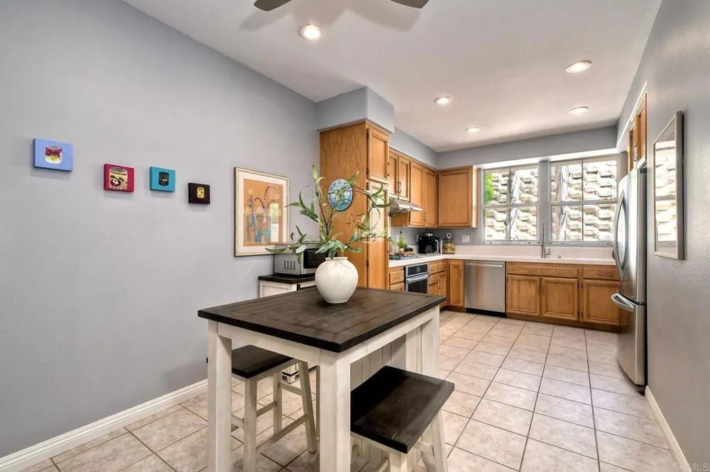 6852 Widgeon Place Carlsbad, CA 92011