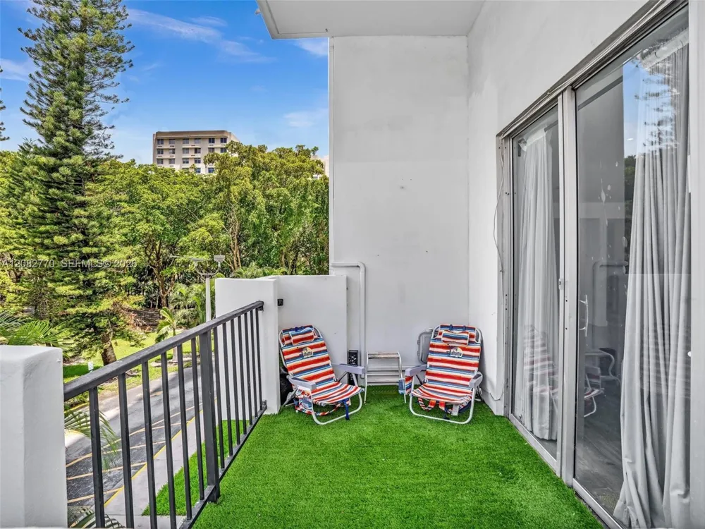 2780 NE 183rd St #302 Aventura, FL 33160