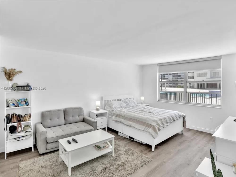 2780 NE 183rd St #302 Aventura, FL 33160