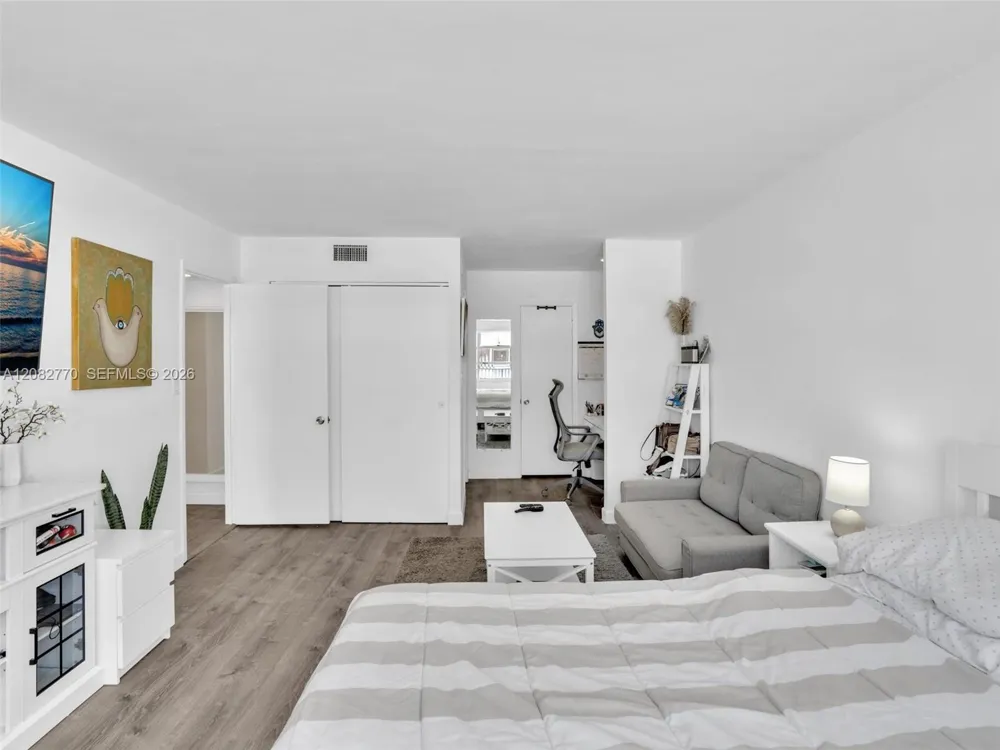 2780 NE 183rd St #302 Aventura, FL 33160