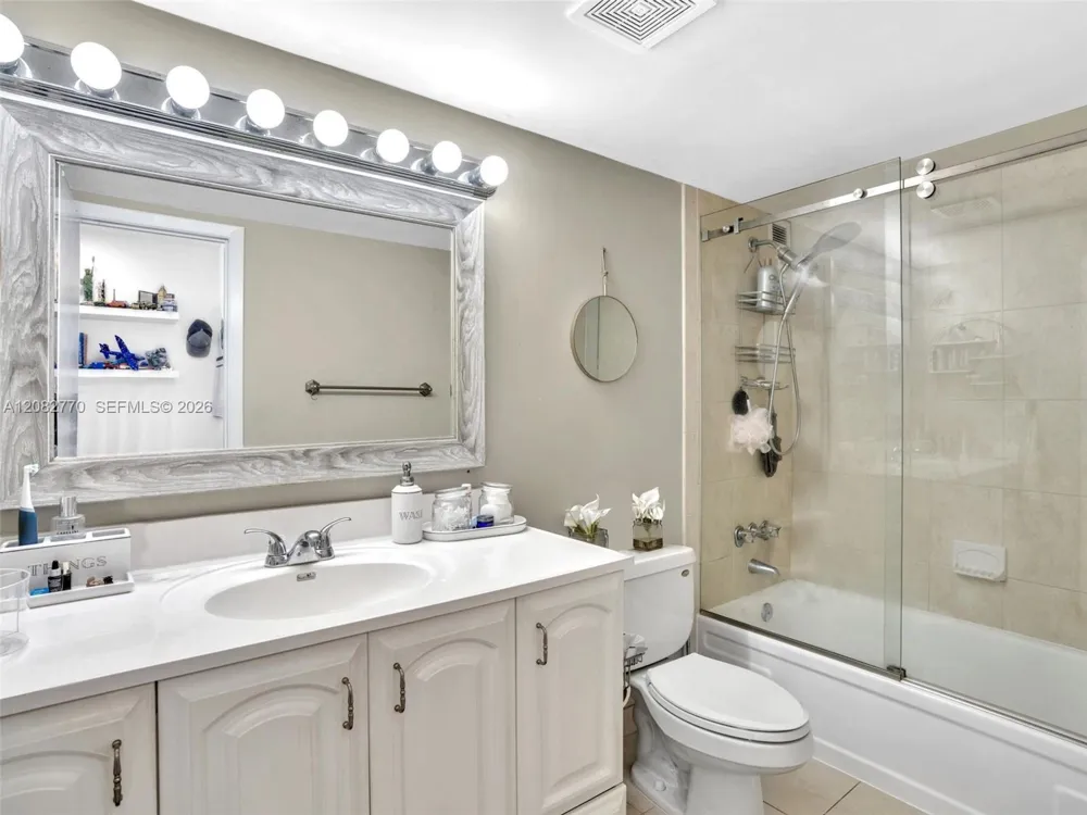 2780 NE 183rd St #302 Aventura, FL 33160
