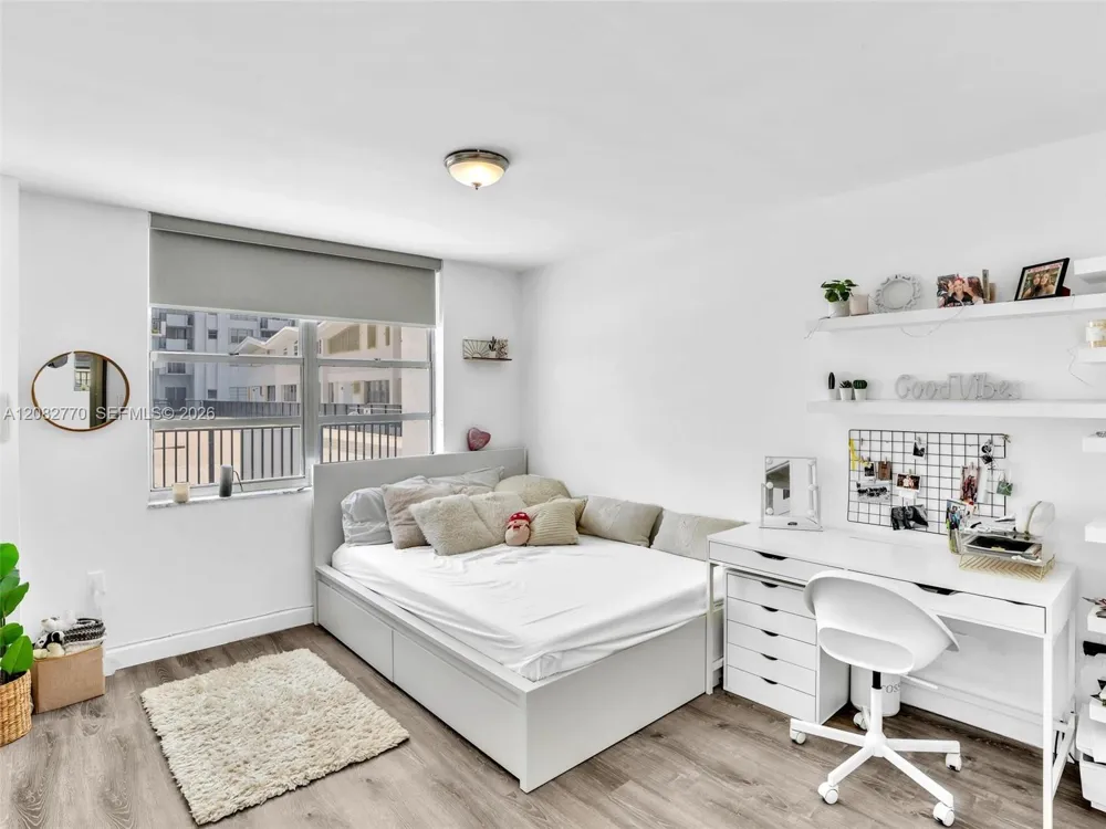 2780 NE 183rd St #302 Aventura, FL 33160