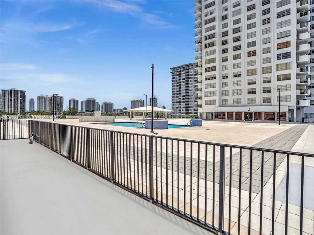 2780 NE 183rd St #302 Aventura, FL 33160