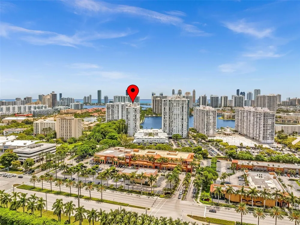 2780 NE 183rd St #302 Aventura, FL 33160