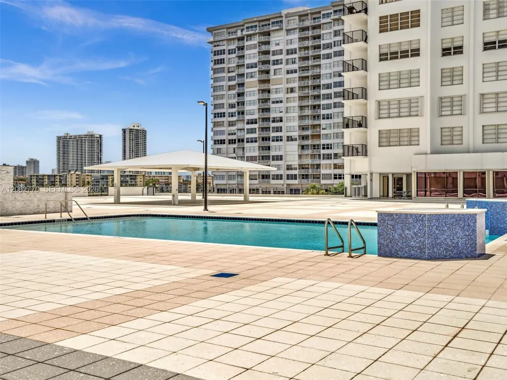 2780 NE 183rd St #302 Aventura, FL 33160