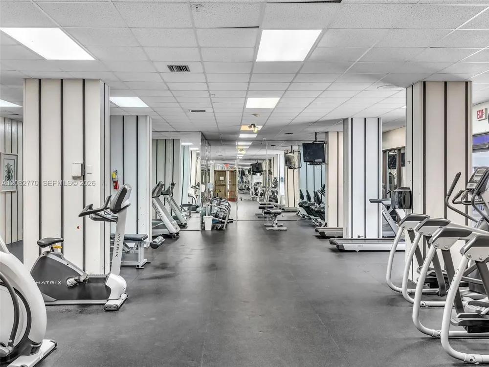 2780 NE 183rd St #302 Aventura, FL 33160