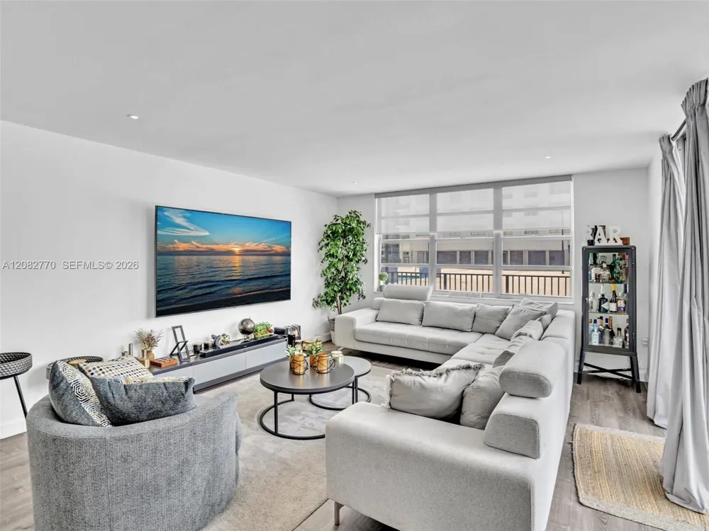 2780 NE 183rd St #302 Aventura, FL 33160