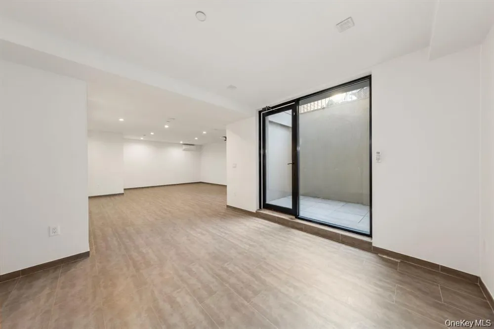311 Hart Street #1B Brooklyn, NY 11206