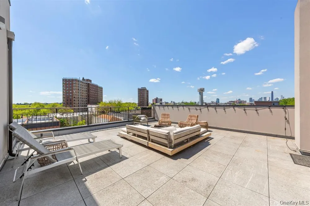 311 Hart Street #1B Brooklyn, NY 11206