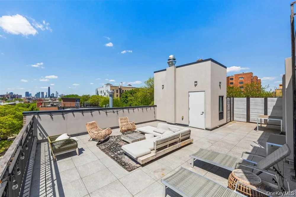 311 Hart Street #1B Brooklyn, NY 11206