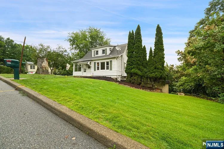 62 Vreeland Avenue Bloomingdale, NJ 07403