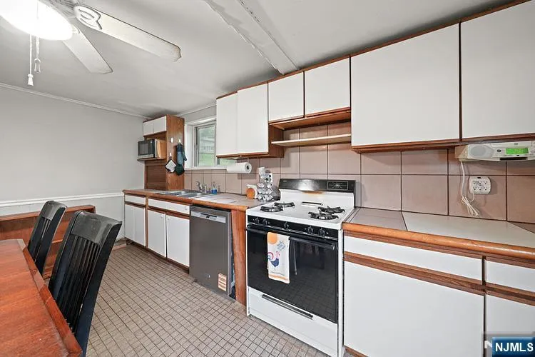 62 Vreeland Avenue Bloomingdale, NJ 07403