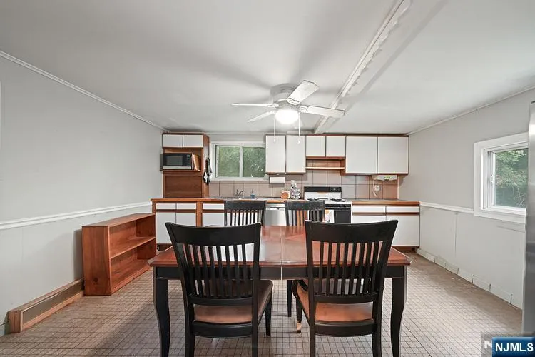 62 Vreeland Avenue Bloomingdale, NJ 07403