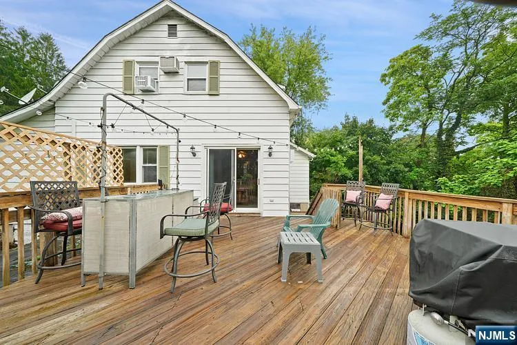 62 Vreeland Avenue Bloomingdale, NJ 07403