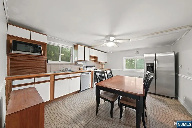 62 Vreeland Avenue Bloomingdale, NJ 07403