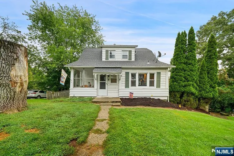 62 Vreeland Avenue Bloomingdale, NJ 07403