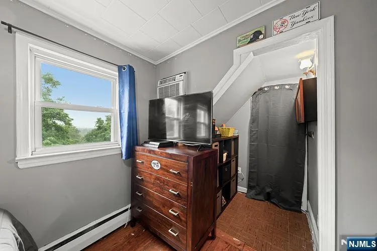 62 Vreeland Avenue Bloomingdale, NJ 07403