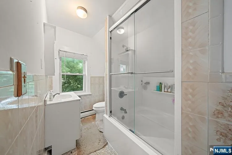 62 Vreeland Avenue Bloomingdale, NJ 07403