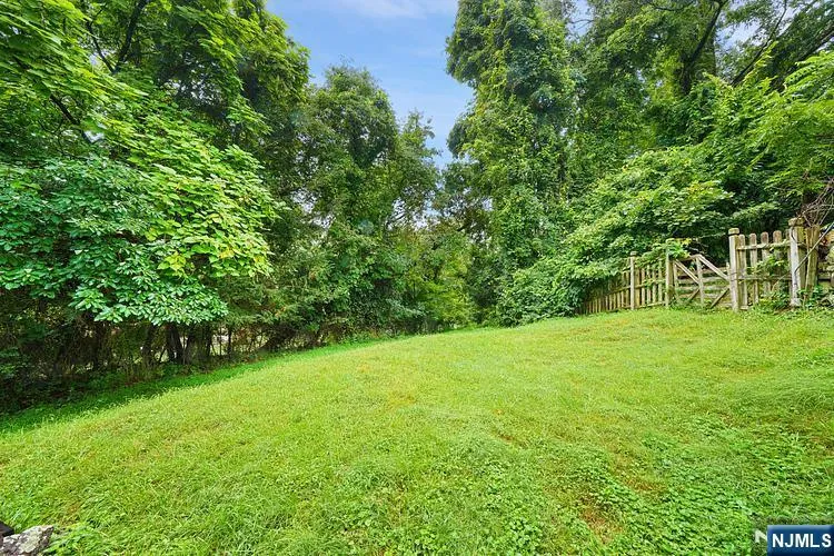 62 Vreeland Avenue Bloomingdale, NJ 07403