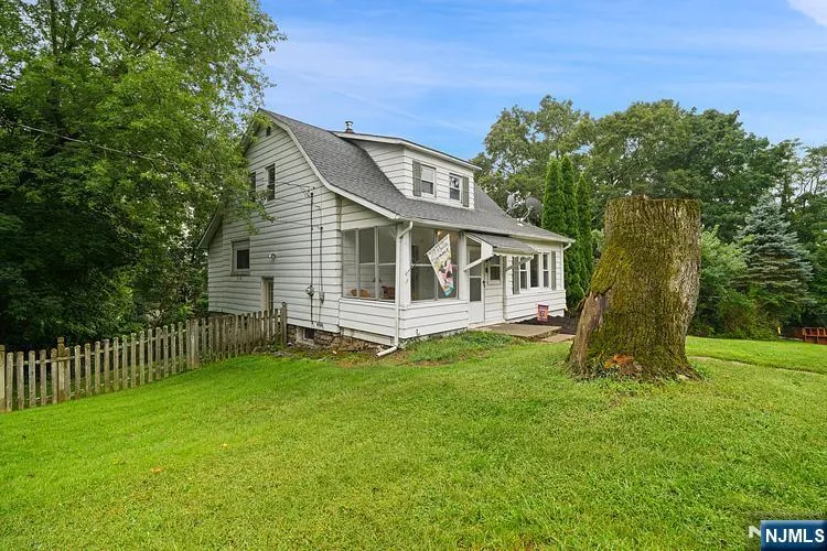 62 Vreeland Avenue Bloomingdale, NJ 07403