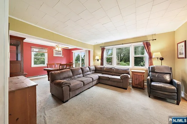 62 Vreeland Avenue Bloomingdale, NJ 07403