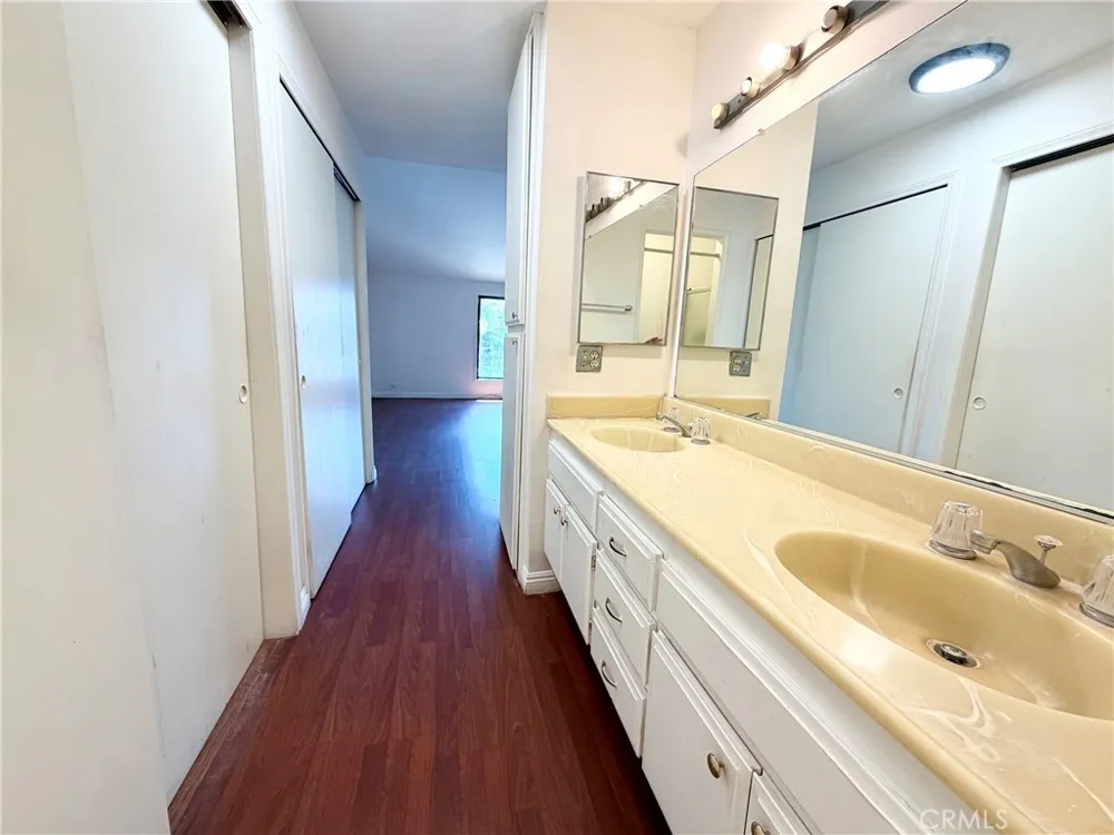 15155 Sherman Way #49 Van Nuys, CA 91405