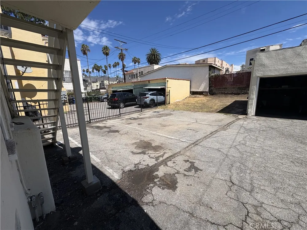116 S Kenmore Los Angeles, CA 90004