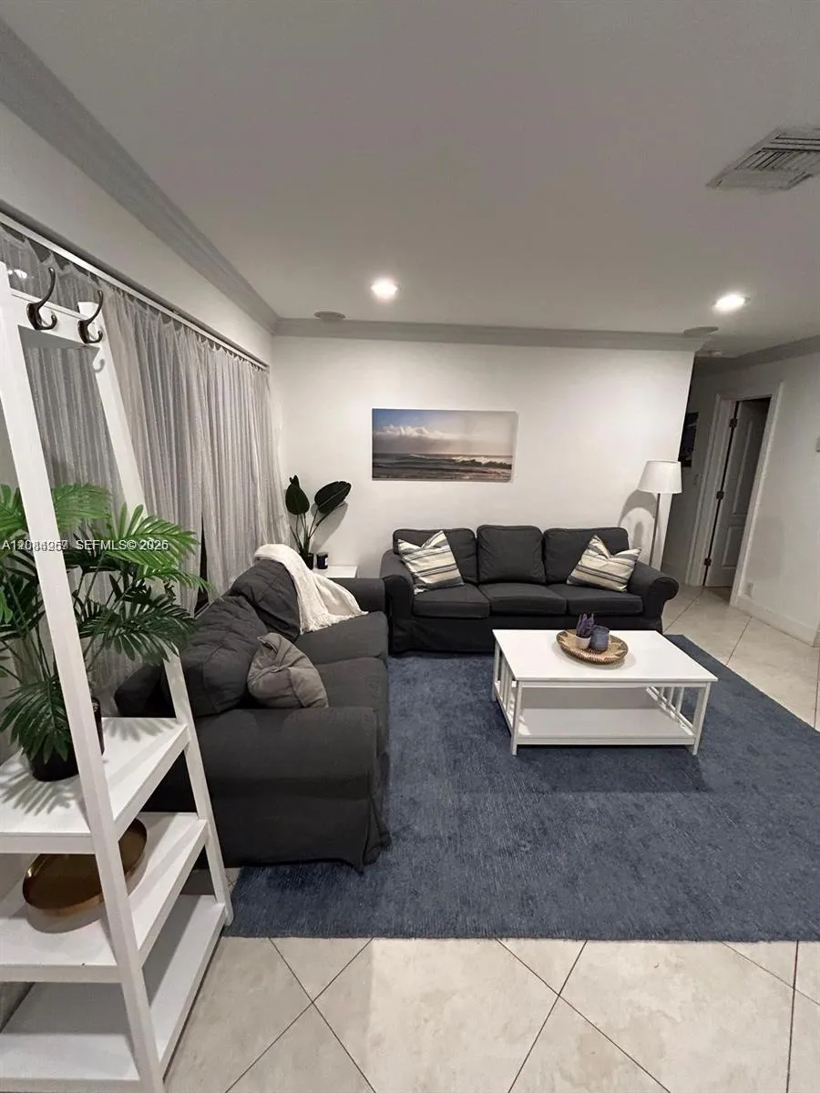 1116 13th Ct Hollywood, FL 33019