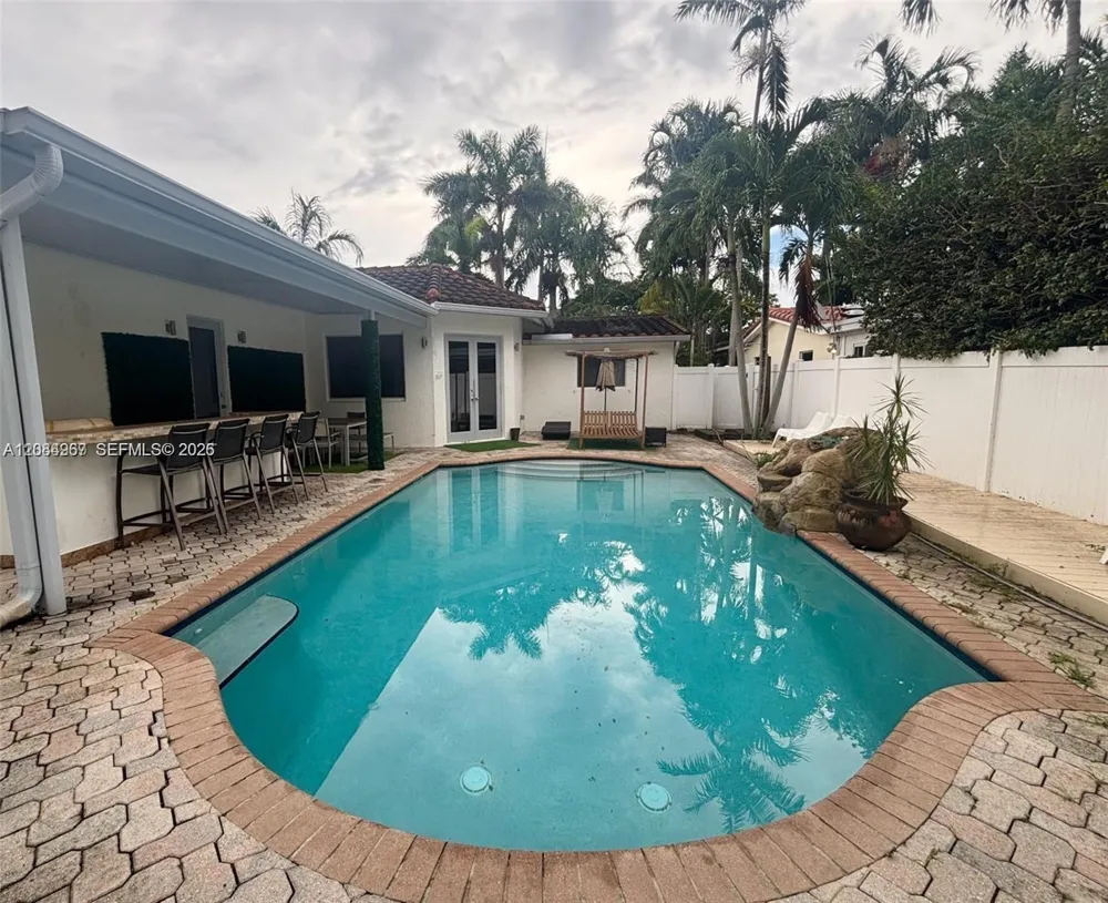 1116 13th Ct Hollywood, FL 33019