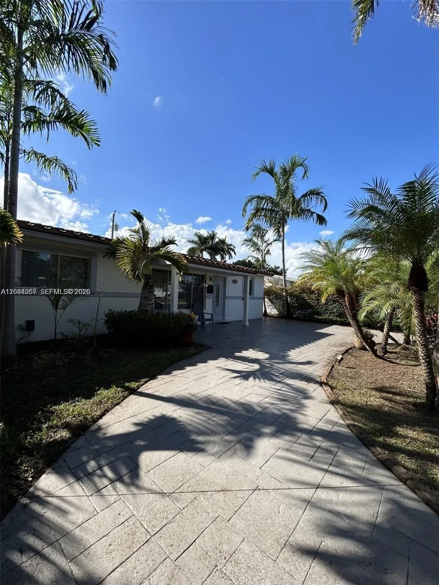 1116 13th Ct Hollywood, FL 33019