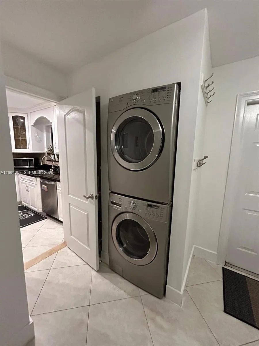 1116 13th Ct Hollywood, FL 33019