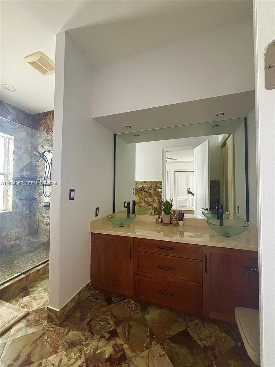 1116 13th Ct Hollywood, FL 33019