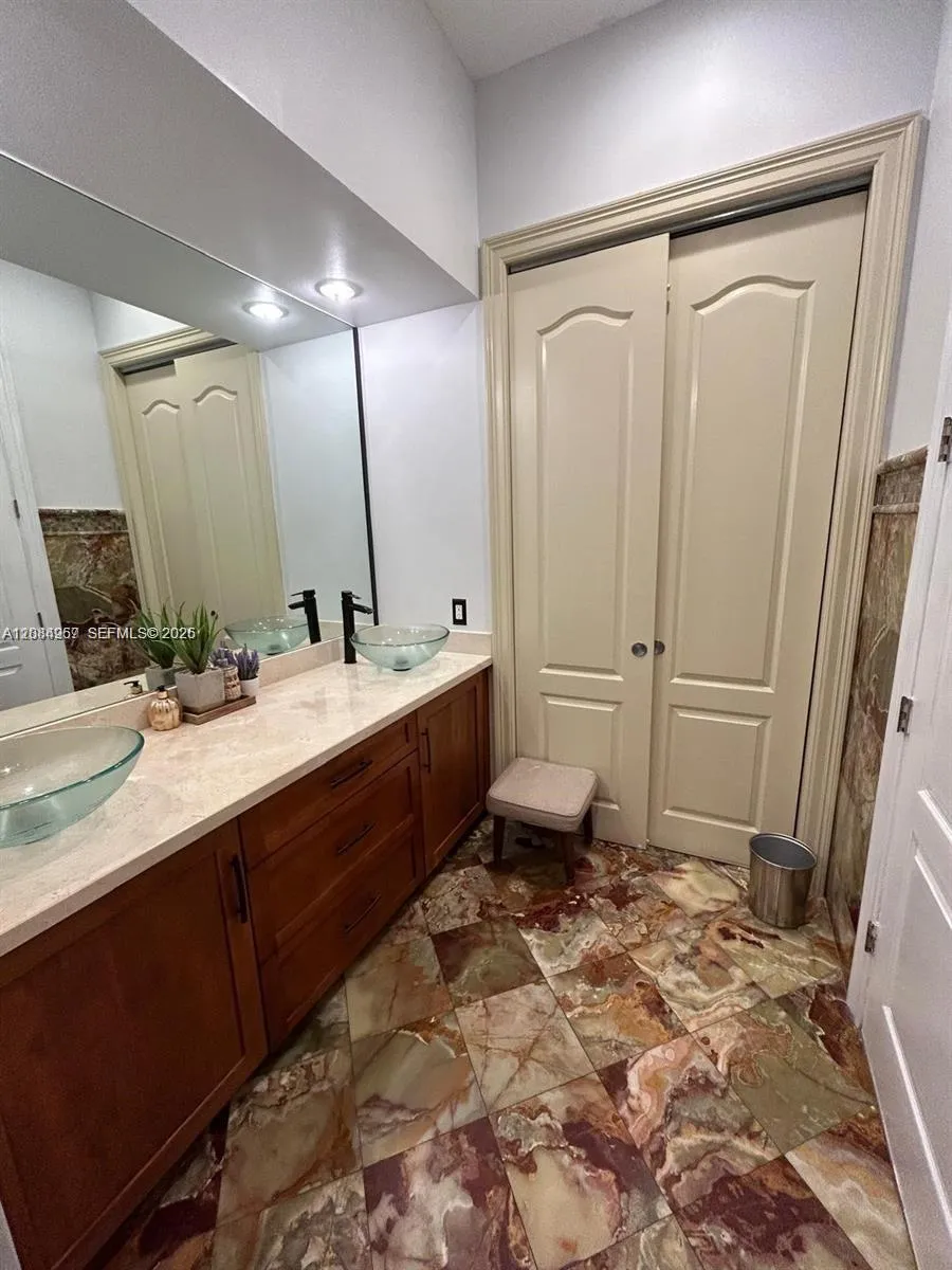 1116 13th Ct Hollywood, FL 33019
