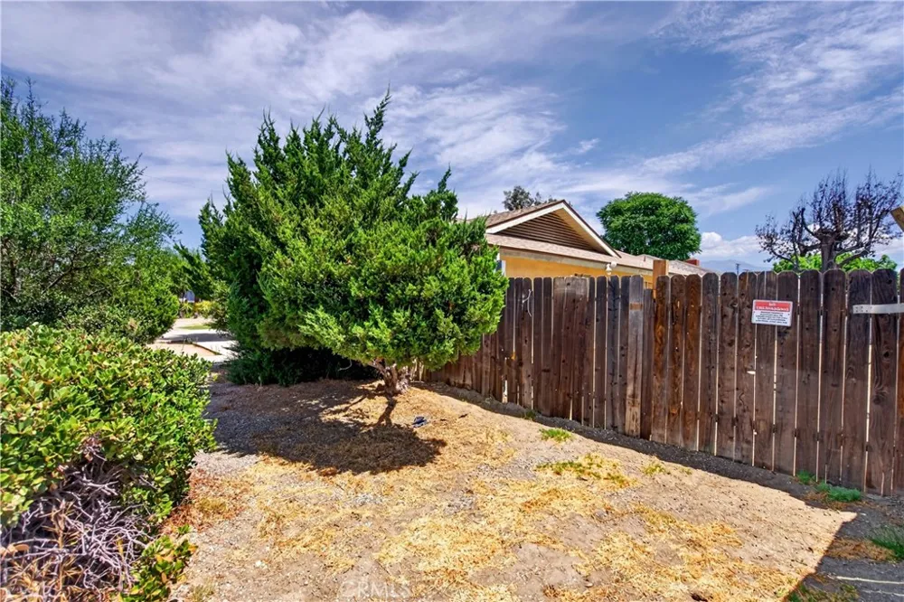 692 S Carmalita Hemet, CA 92543