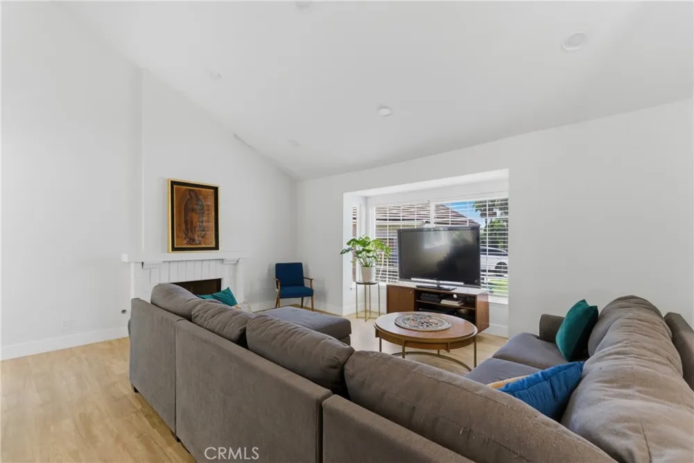 6 Blacksmith Circle Pomona, CA 91766