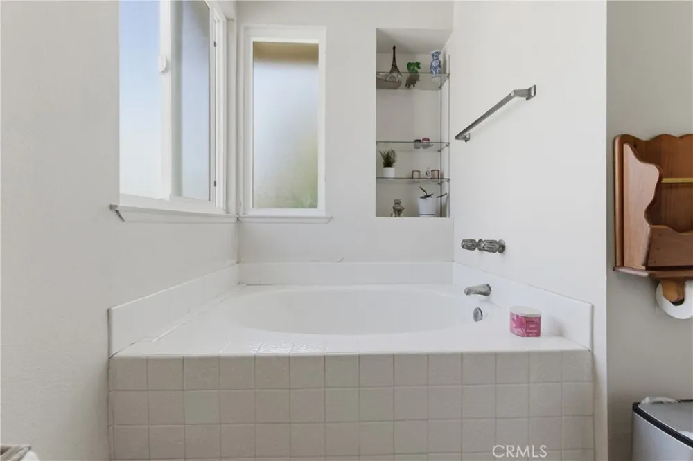 6 Blacksmith Circle Pomona, CA 91766