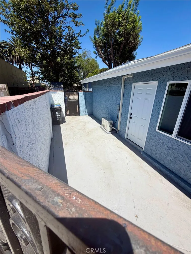 1514 E Young Street Wilmington, CA 90744