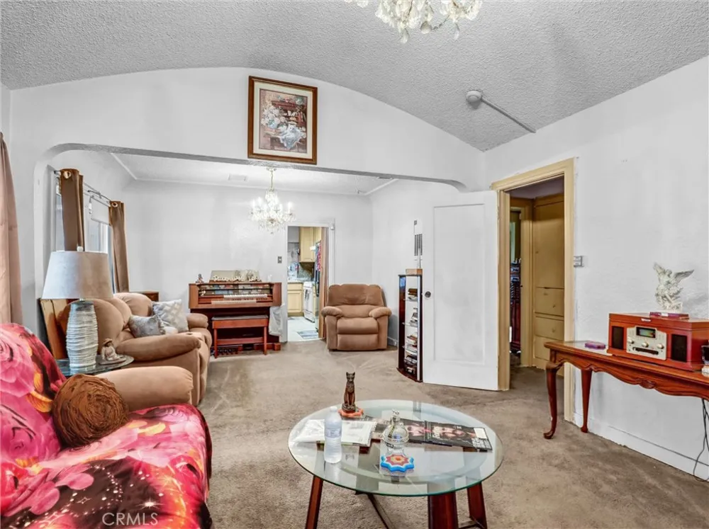 405 S Ward Compton, CA 90221