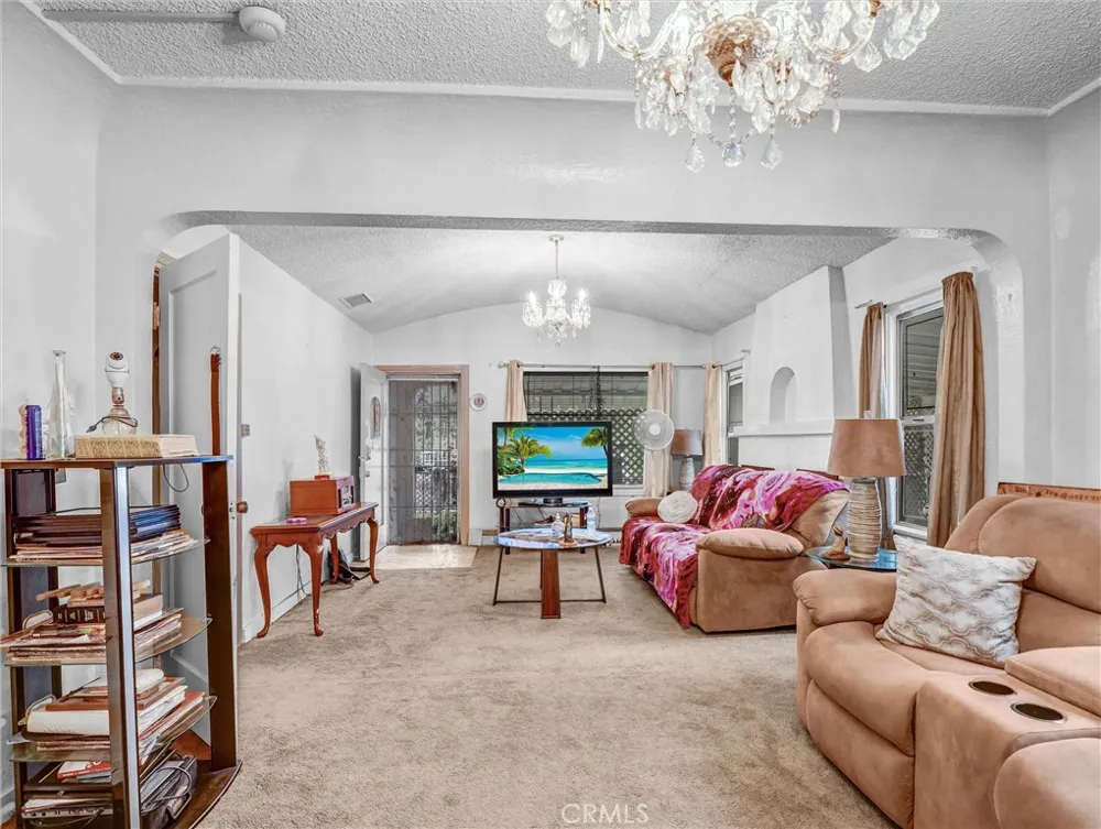 405 S Ward Compton, CA 90221