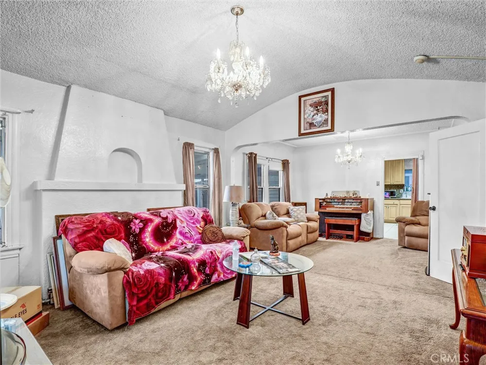 405 S Ward Compton, CA 90221
