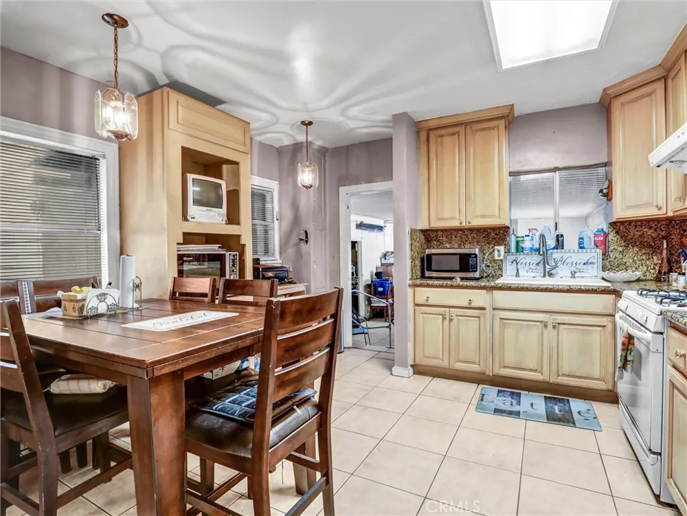 405 S Ward Compton, CA 90221