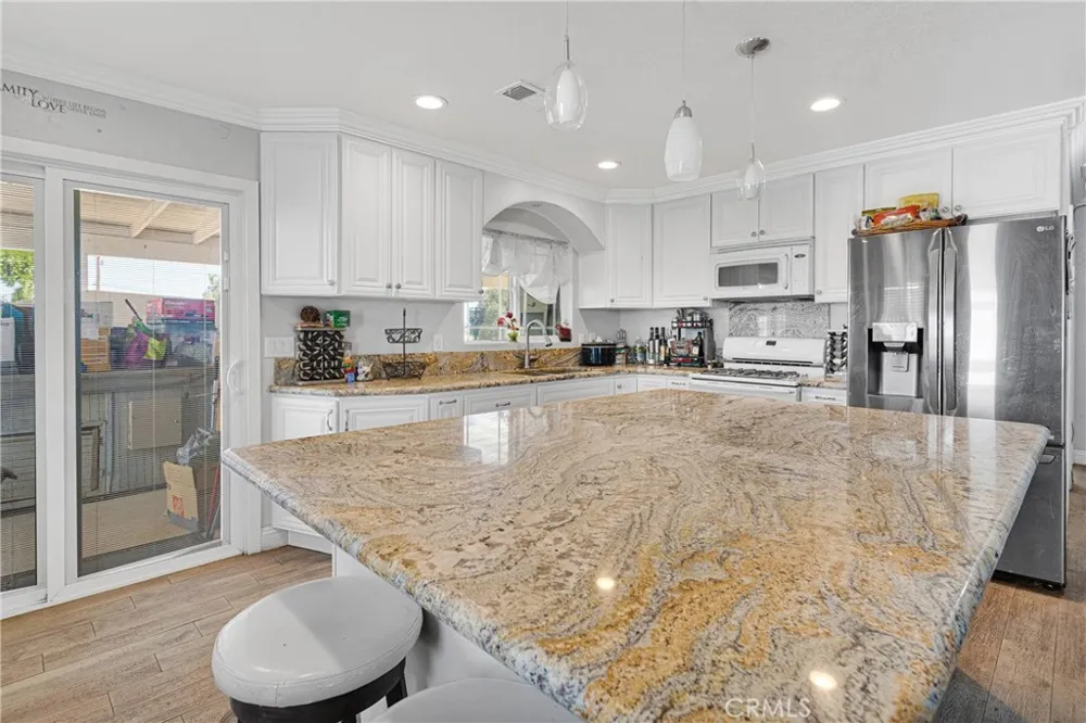 15558 Greenwood St Hesperia, CA 92345