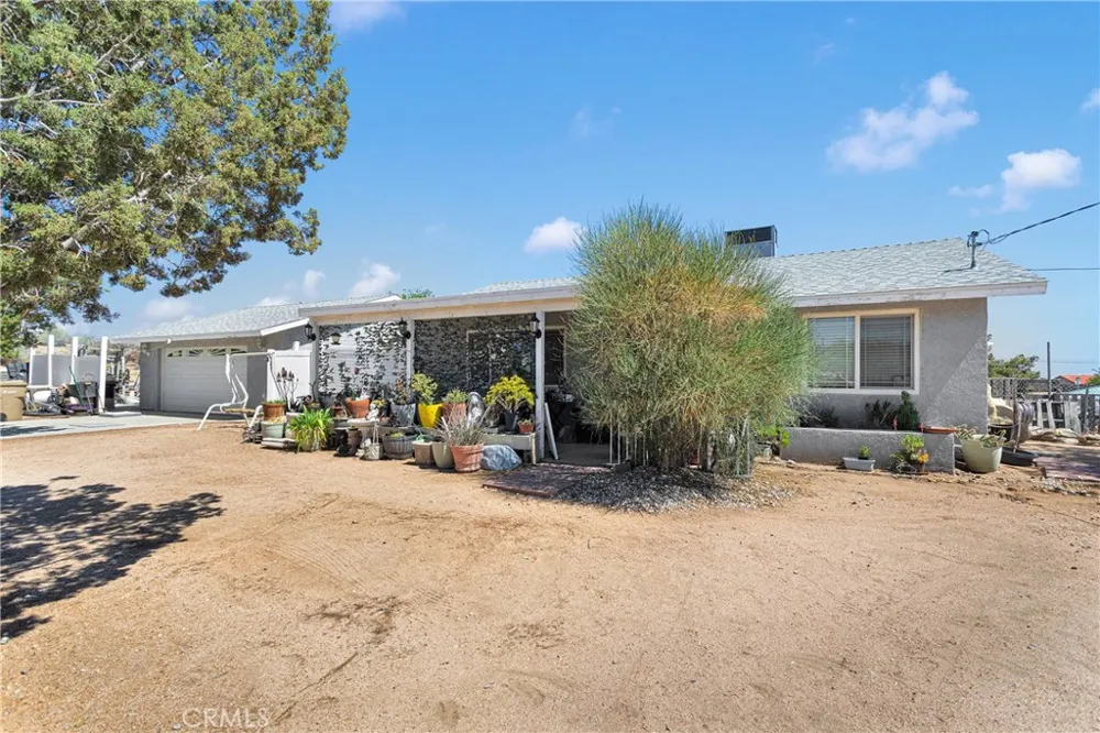 15558 Greenwood St Hesperia, CA 92345