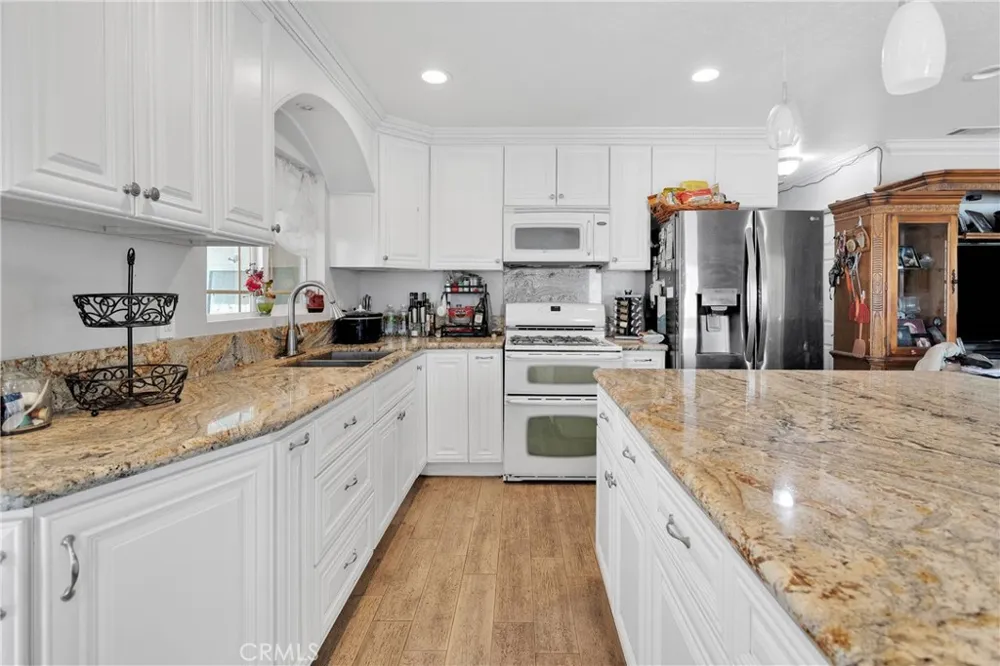 15558 Greenwood St Hesperia, CA 92345